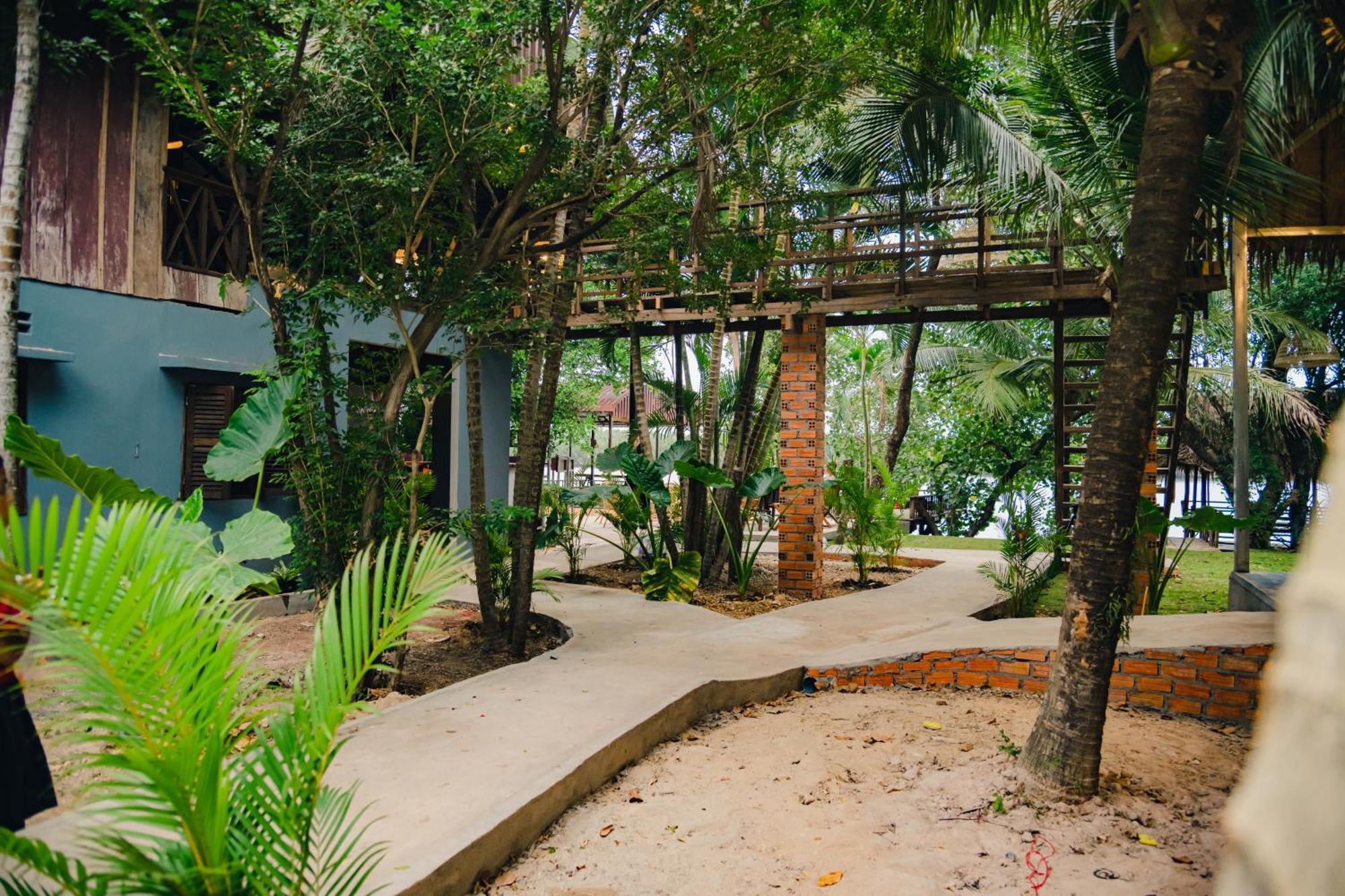 Banyan Tree Hostel Kampot Exterior foto