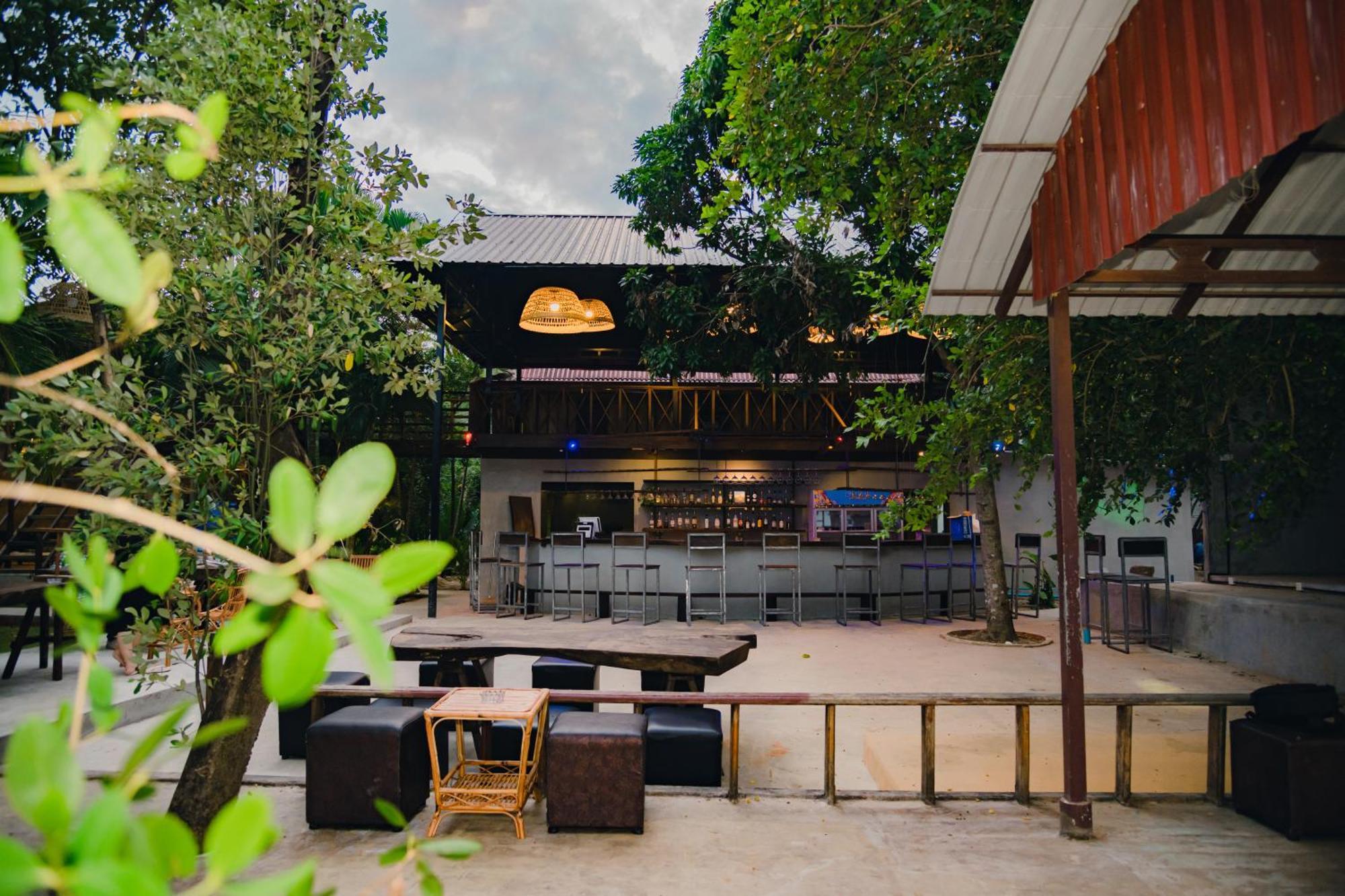 Banyan Tree Hostel Kampot Exterior foto